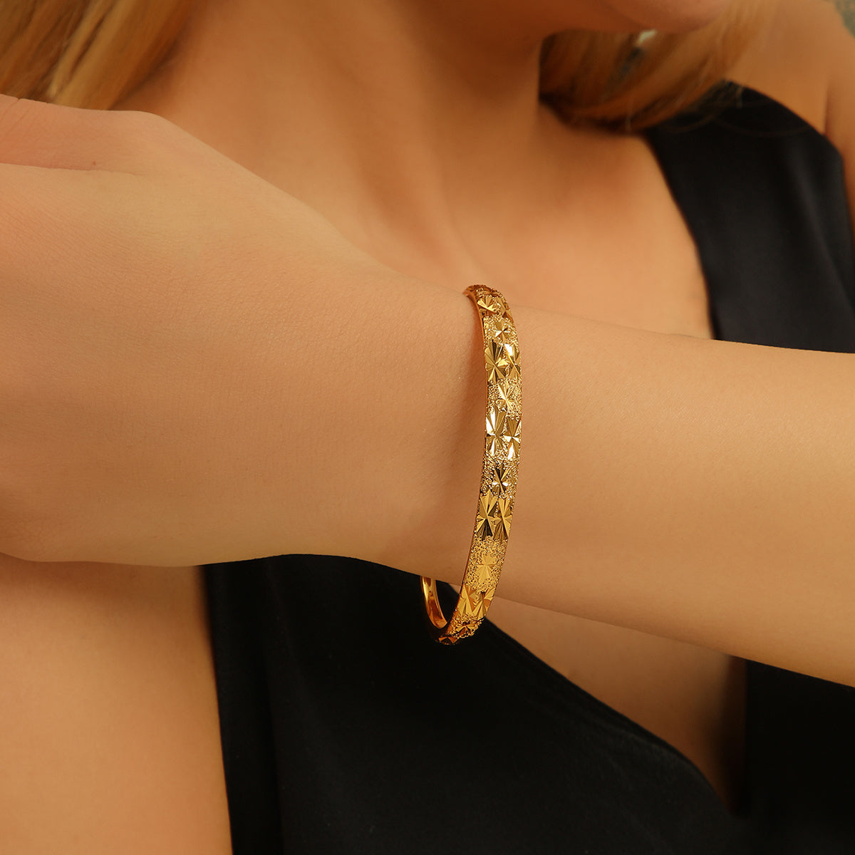 Vintage 18K vergoldeter Armreif mit filigranem Muster