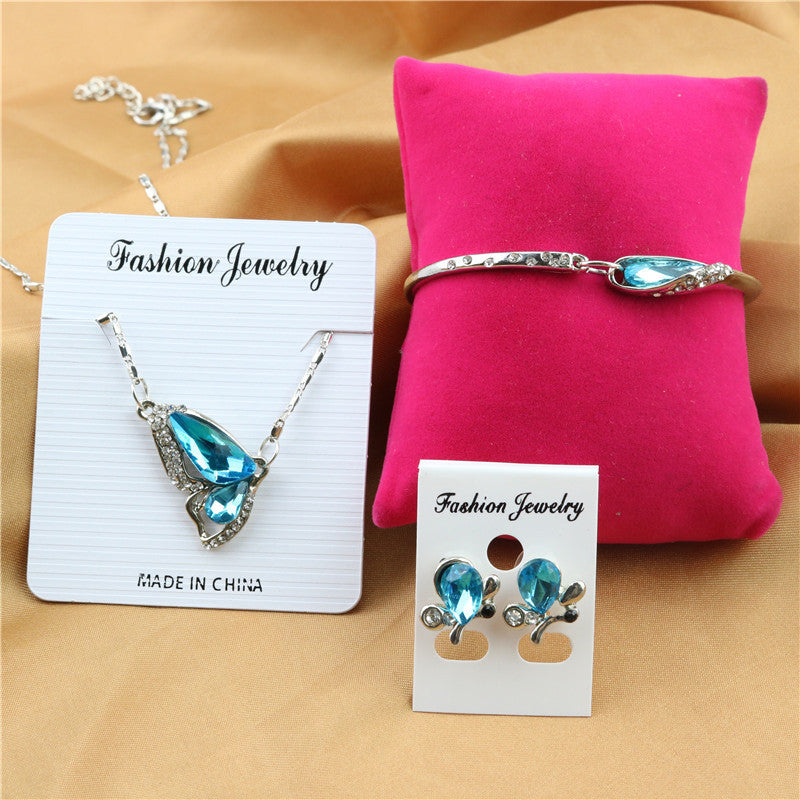 Elegantes Dreiteiliges Schmuckset