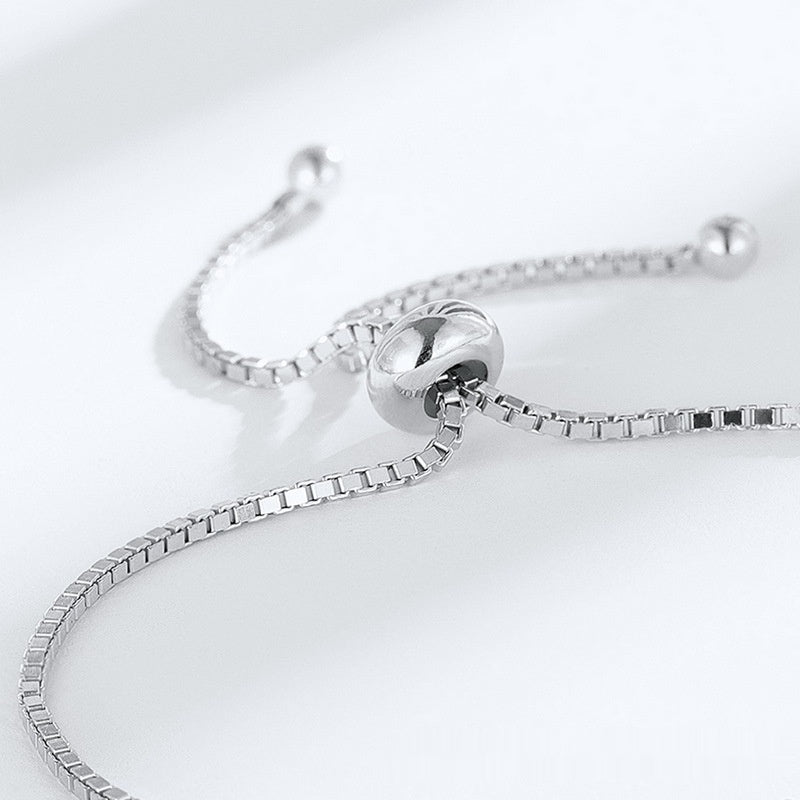Zartes S925 Silberarmband mit eiförmigen Smaragd-Steinen