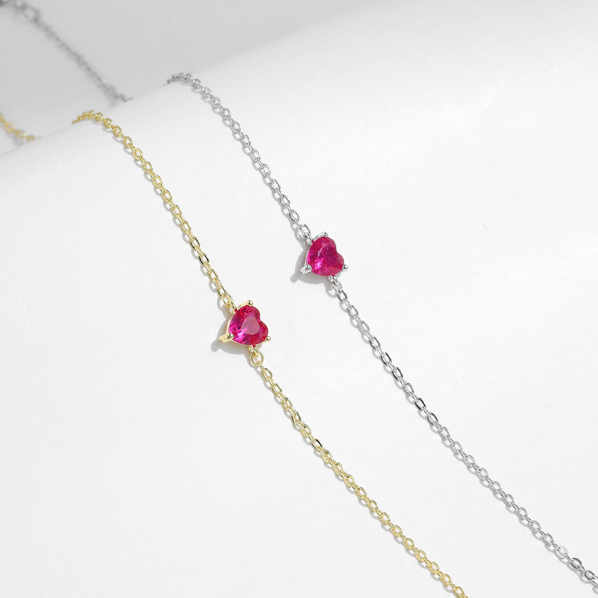 S925 Silber Herz-Armband mit rotem Zirkonia