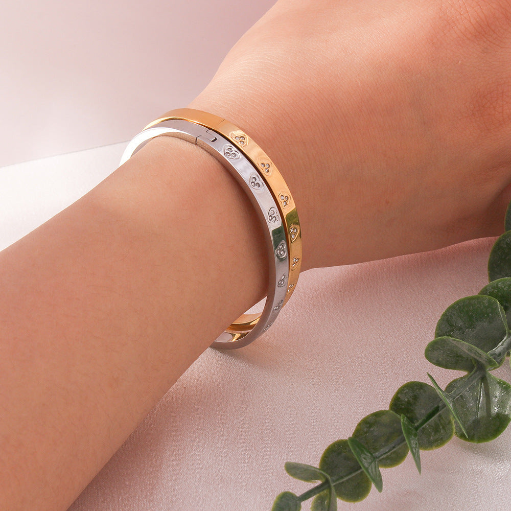 Eleganter Herz-Armreif – Luxus für jeden Tag