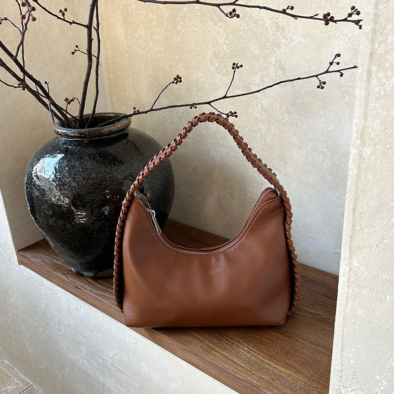 Modische Halbmond-Achseltasche mit besonderer Textur