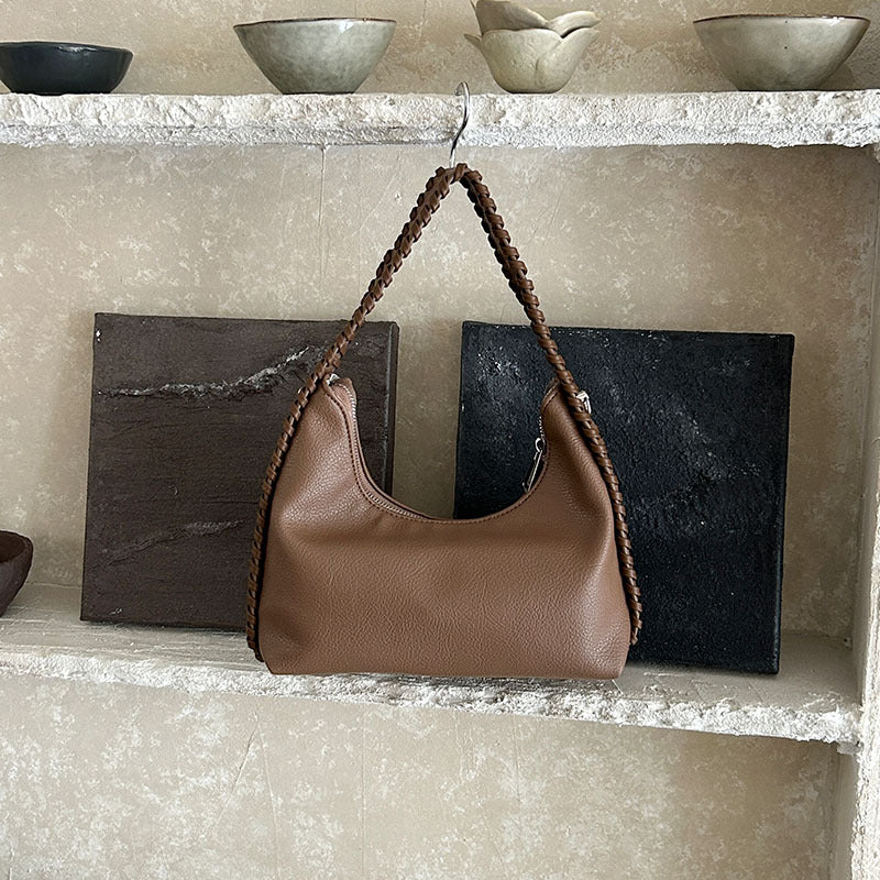 Modische Halbmond-Achseltasche mit besonderer Textur